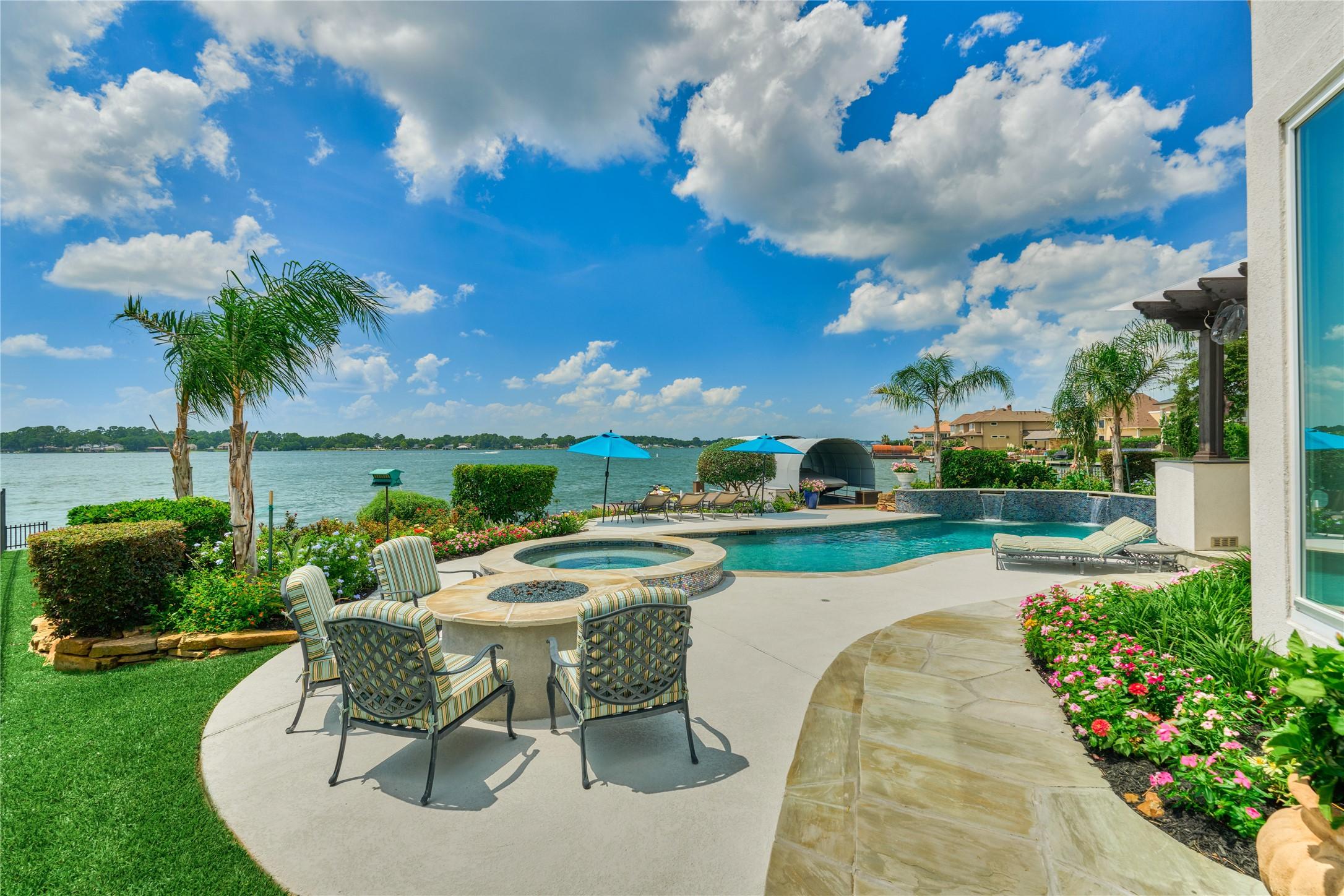 Image 4: Resort-style living comes to life in this incredib