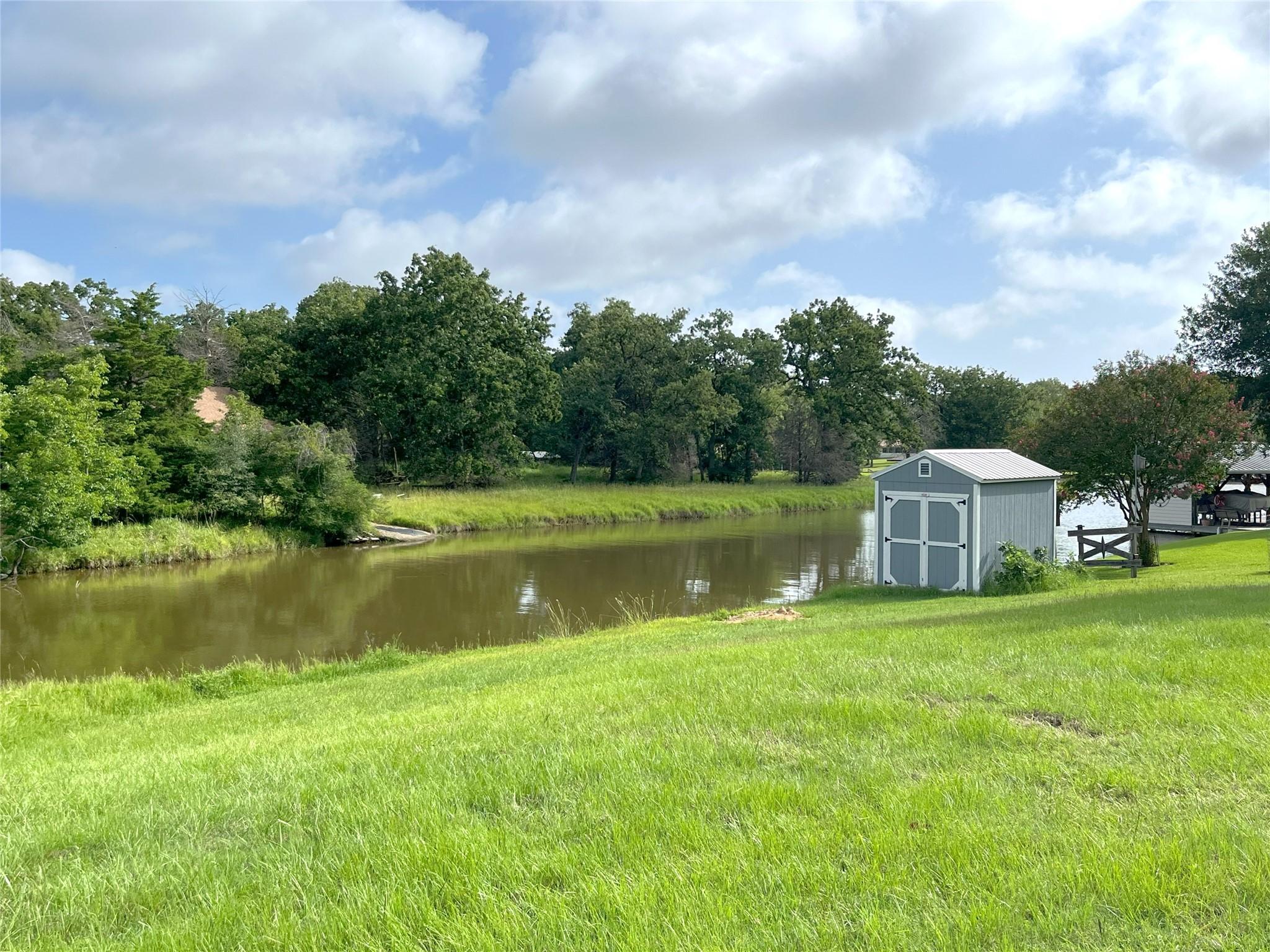 Image 2: 249 feet of Waterfront