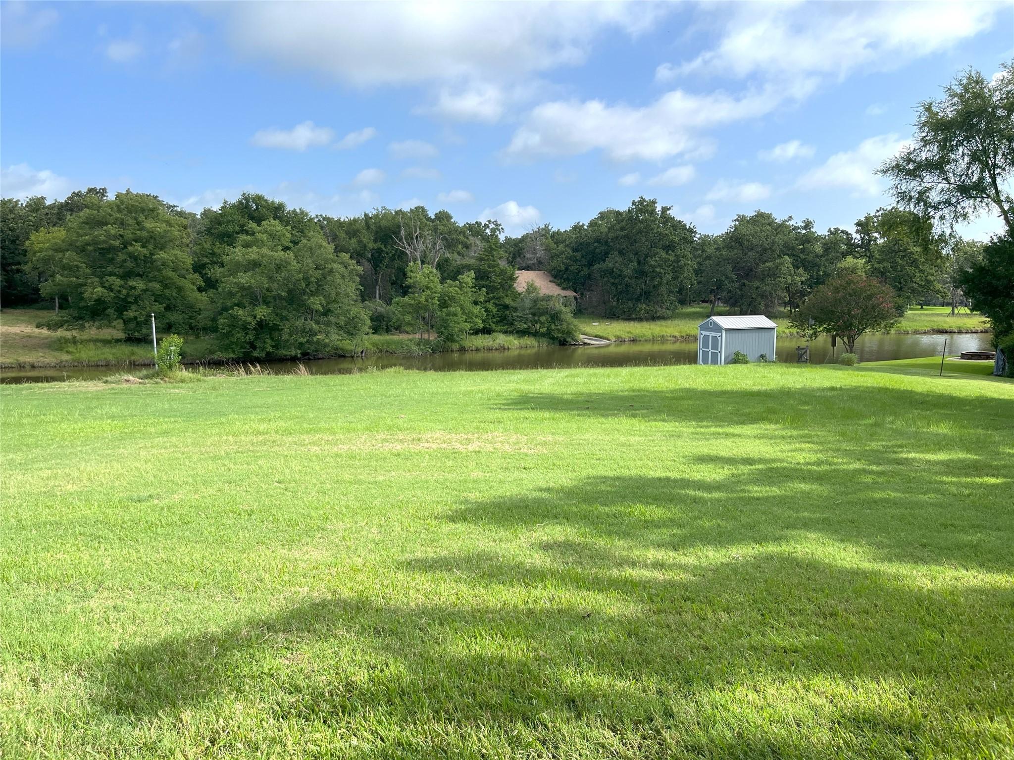 Image 3: Side Yard with Lakeside Storage Building