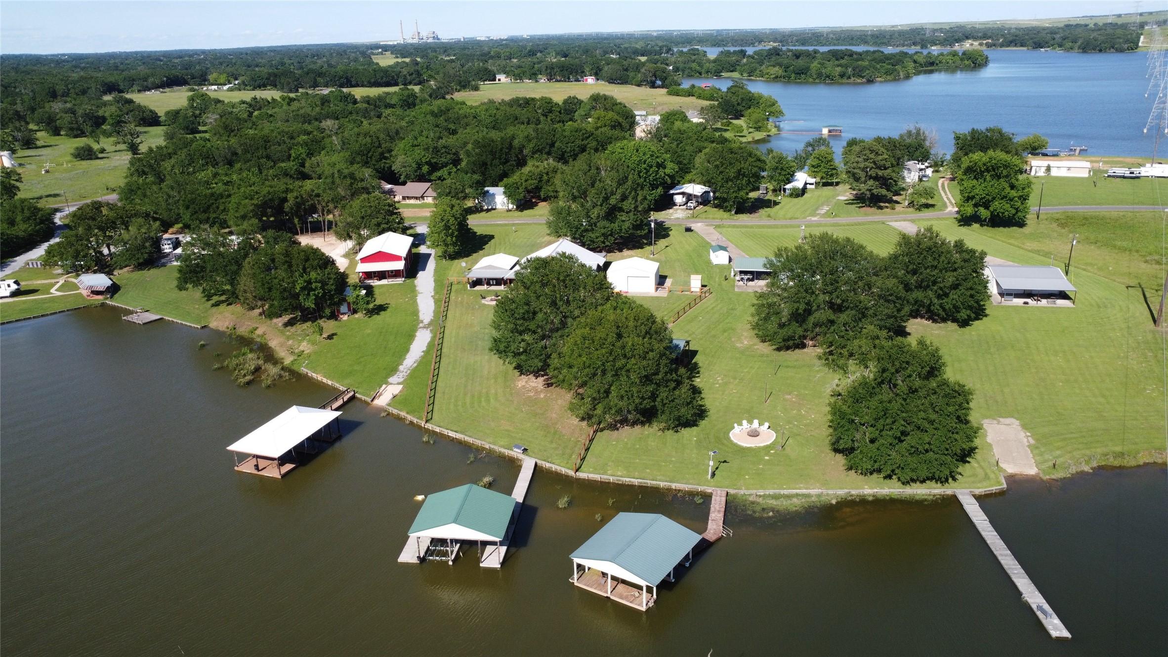 Image 1: Lake Living!