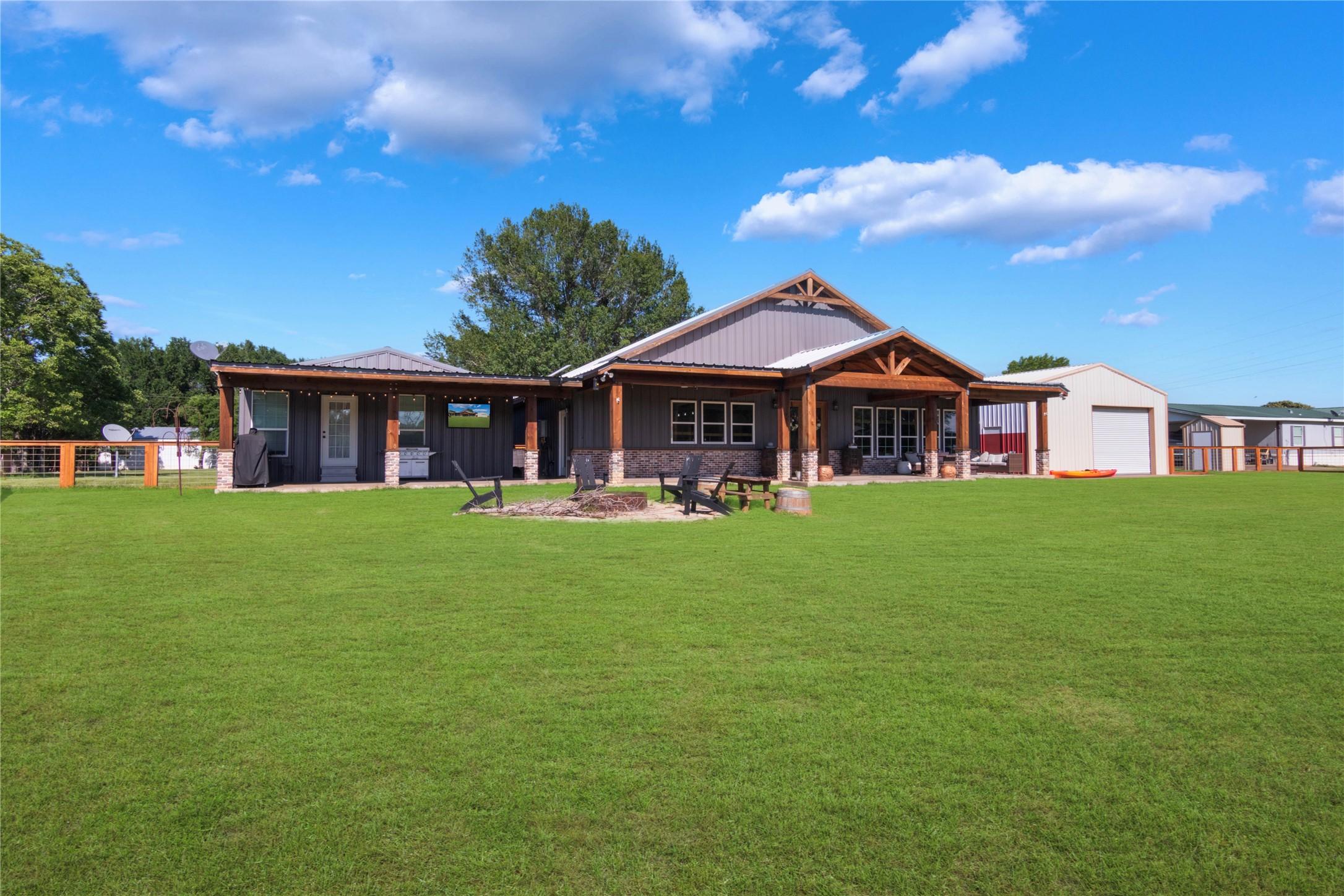 Image 2: Main home, Guest Home, Shop