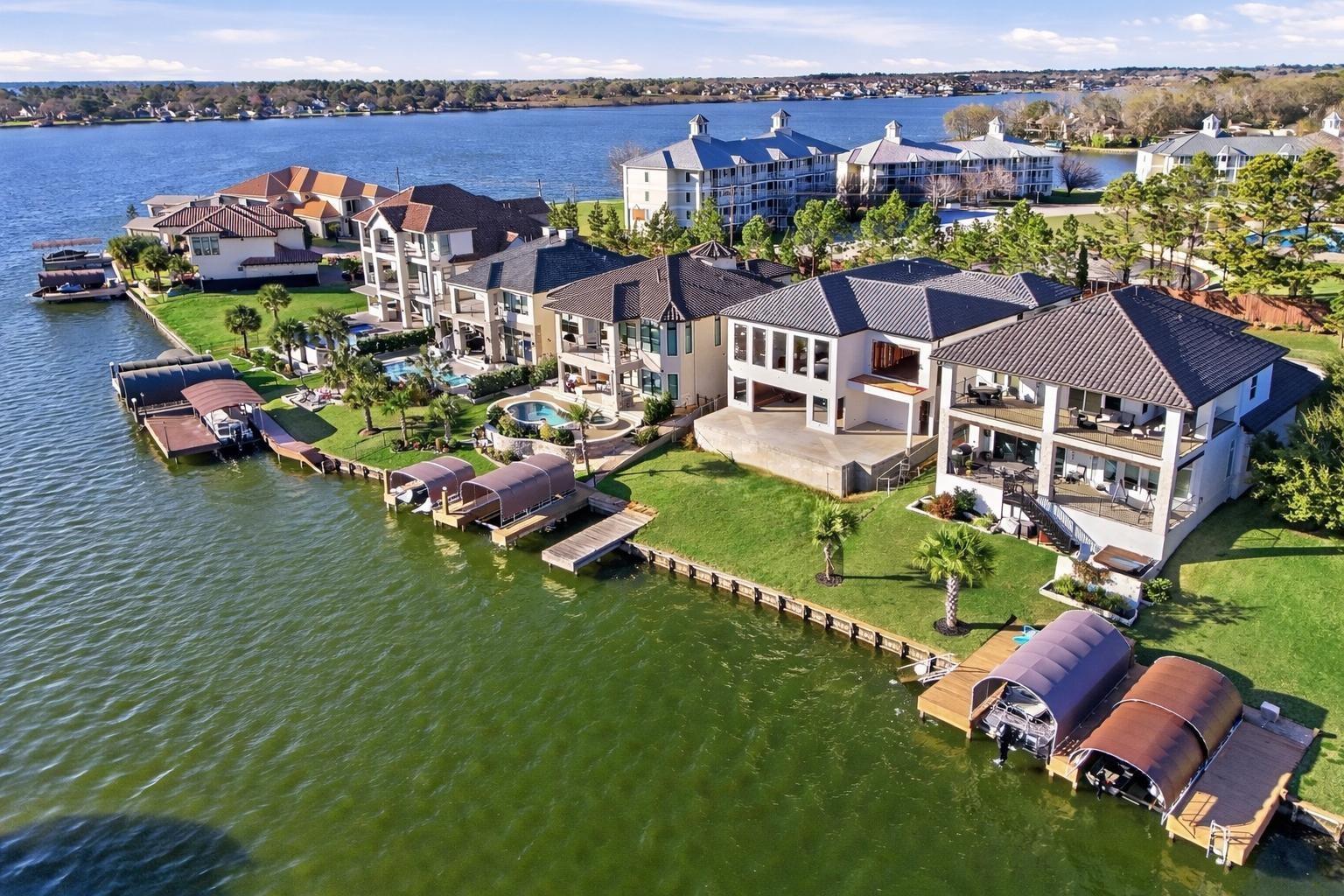 Image 4: Luxury lakeside living on lake Conroe