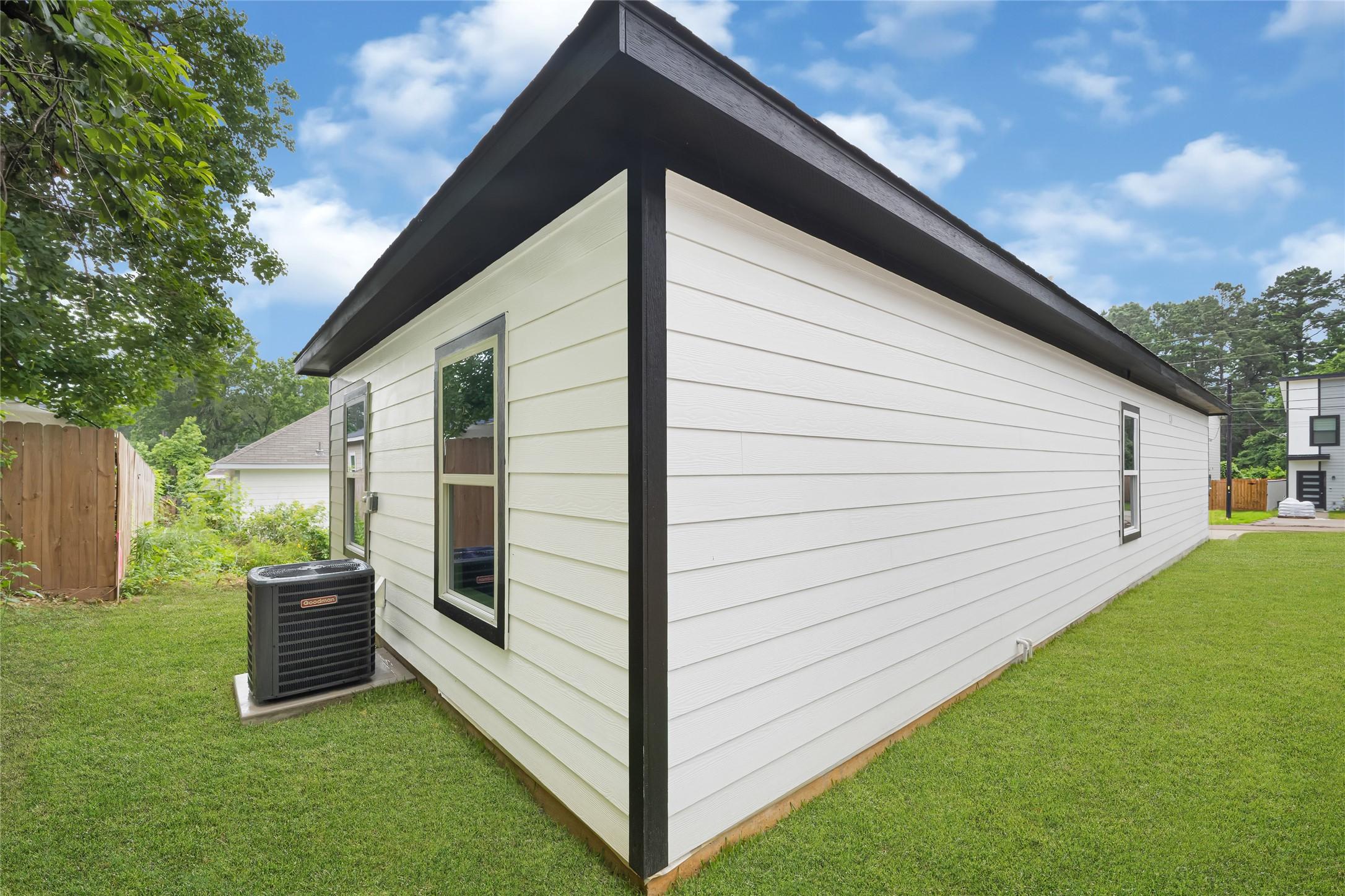Image 3: Back of Home