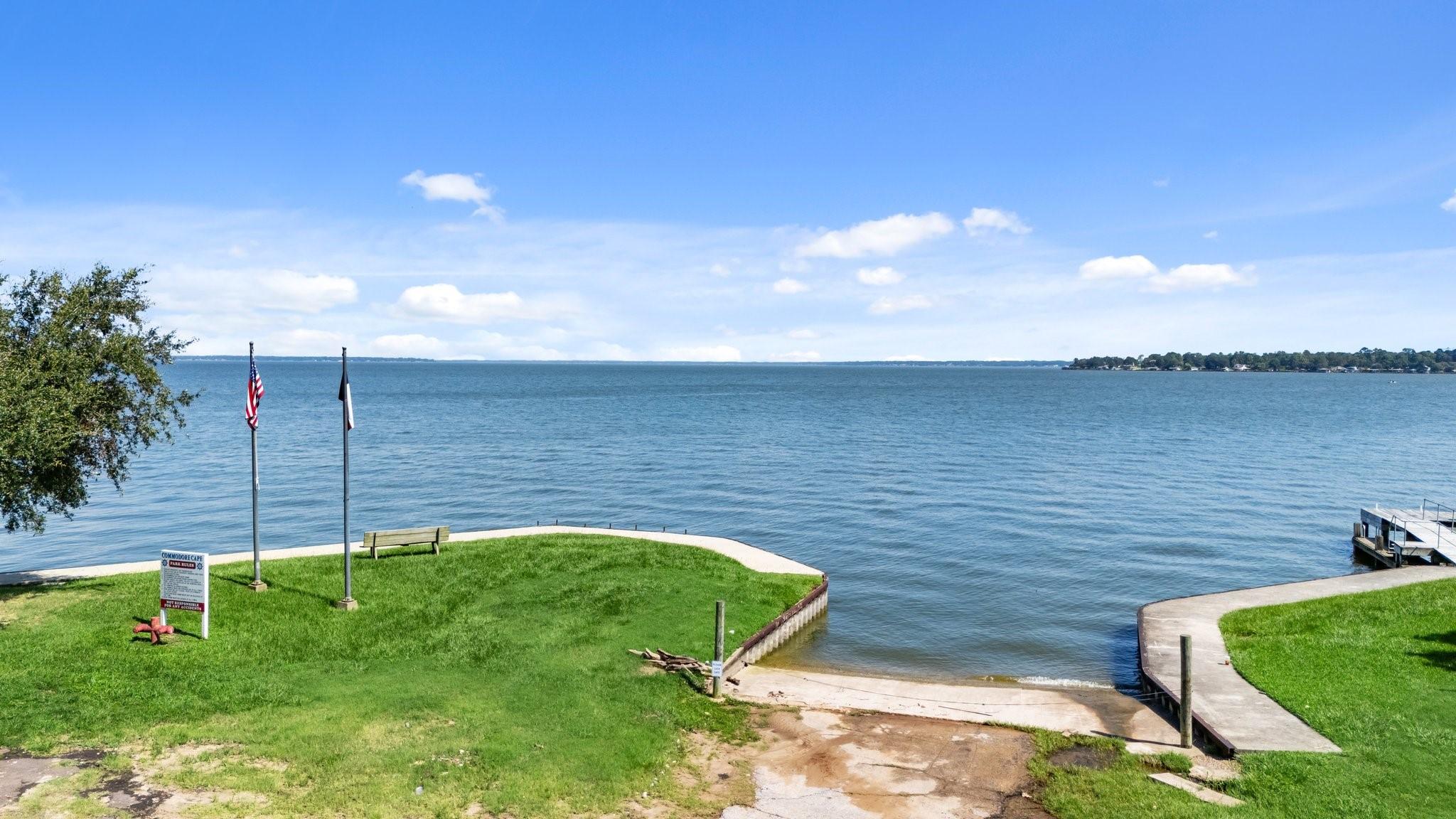 Image 4: Private boat ramp for property owners to use!