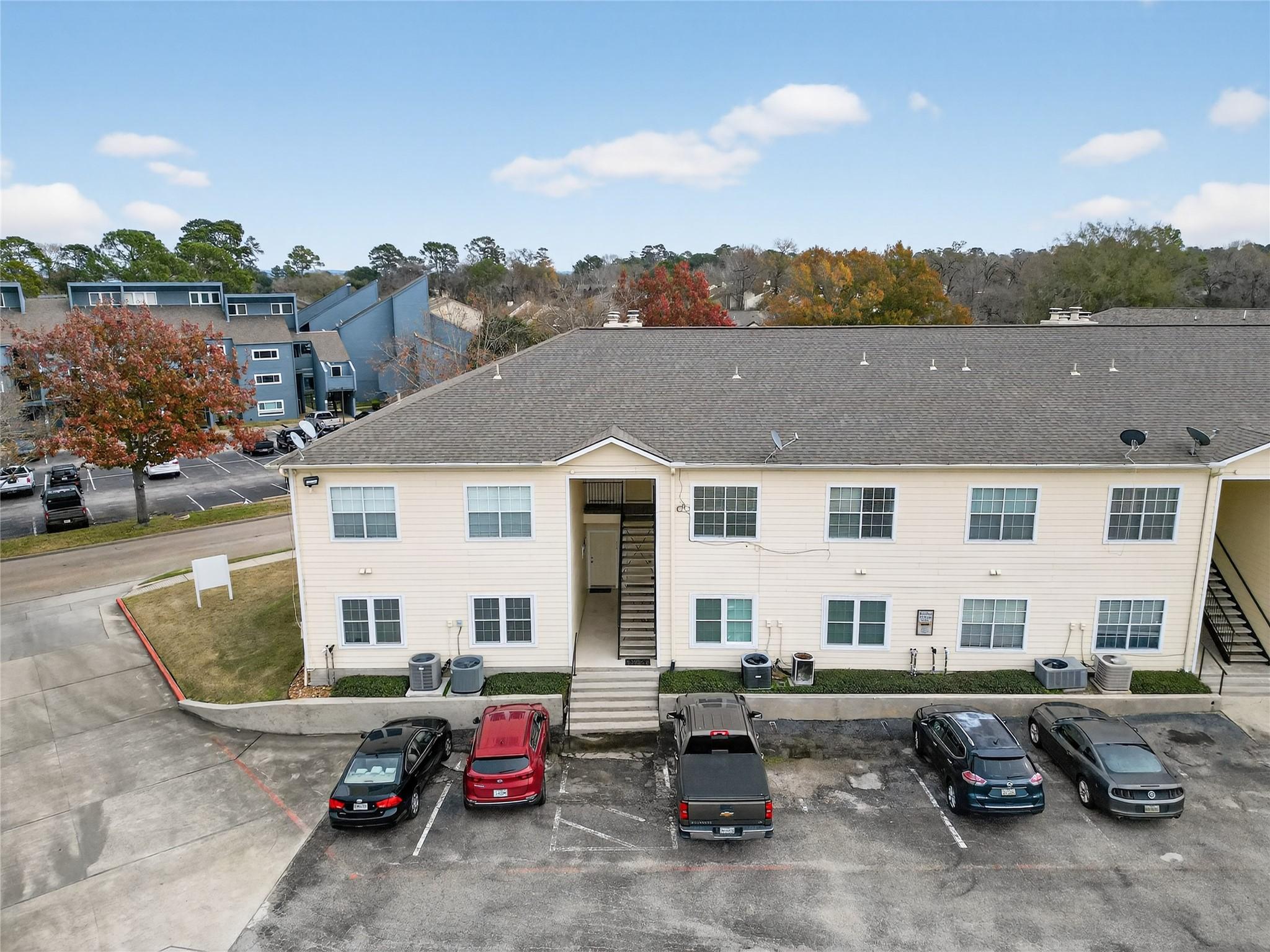 Image 2: Welcome to La Posada Condos in Walden on Lake Conr