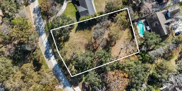404 Lakeshore Drive