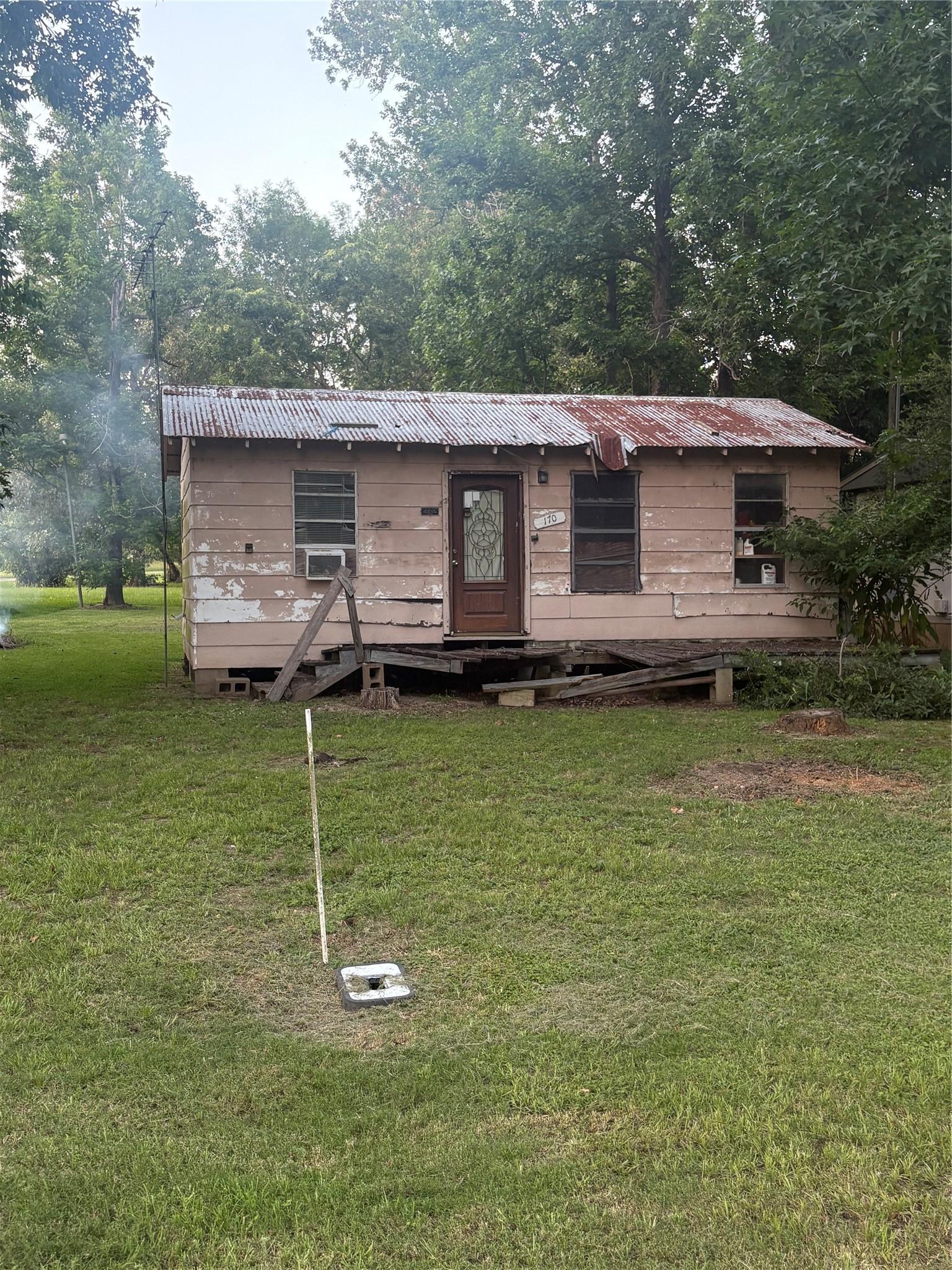 Image 3: Tree fell, has some damage but can be repaired.