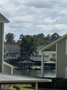 87 April Point Drive S