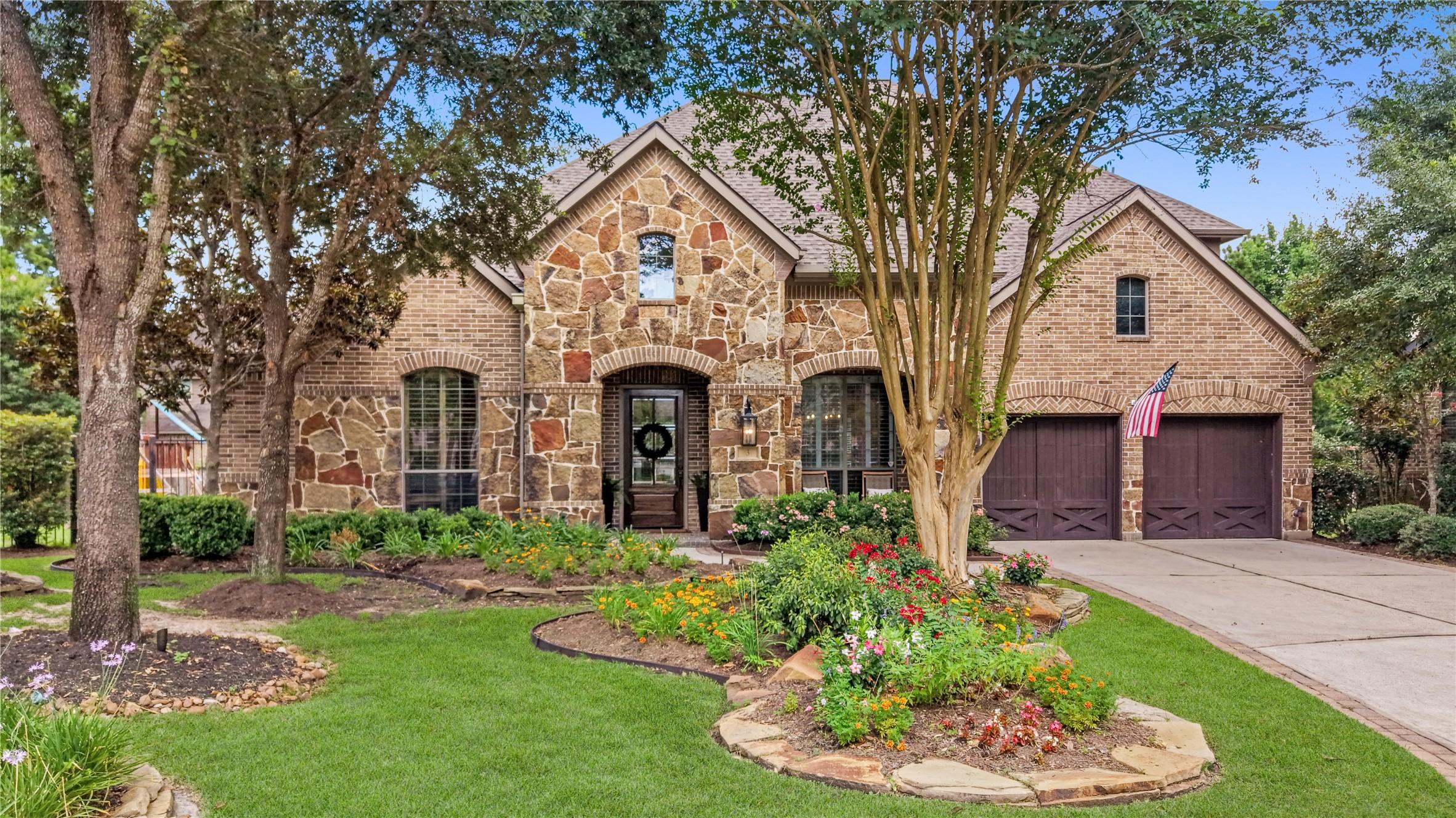 Image 1: Welcome to this beautiful cul-de-sac home in Creek