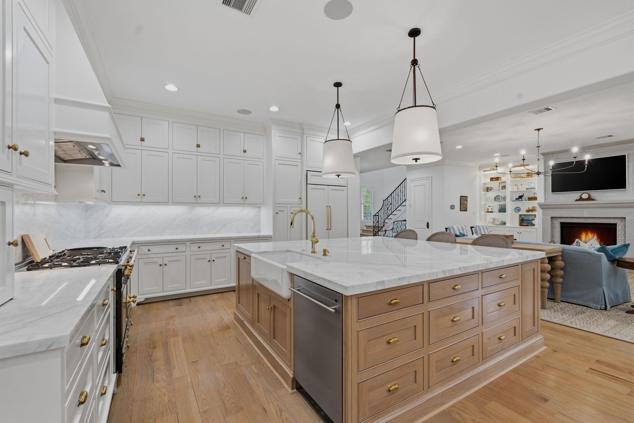 Image 1: Chef's Kitchen with La Cornue cooktop and double o