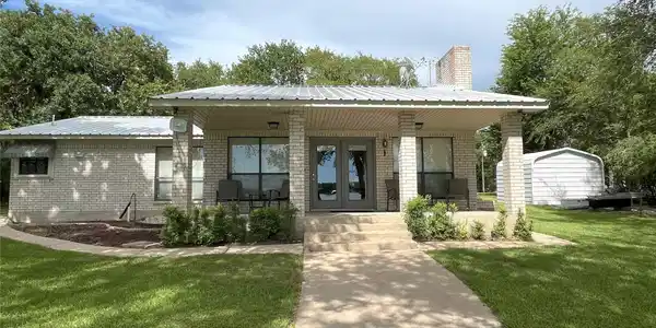 11391 Lakeshore Drive