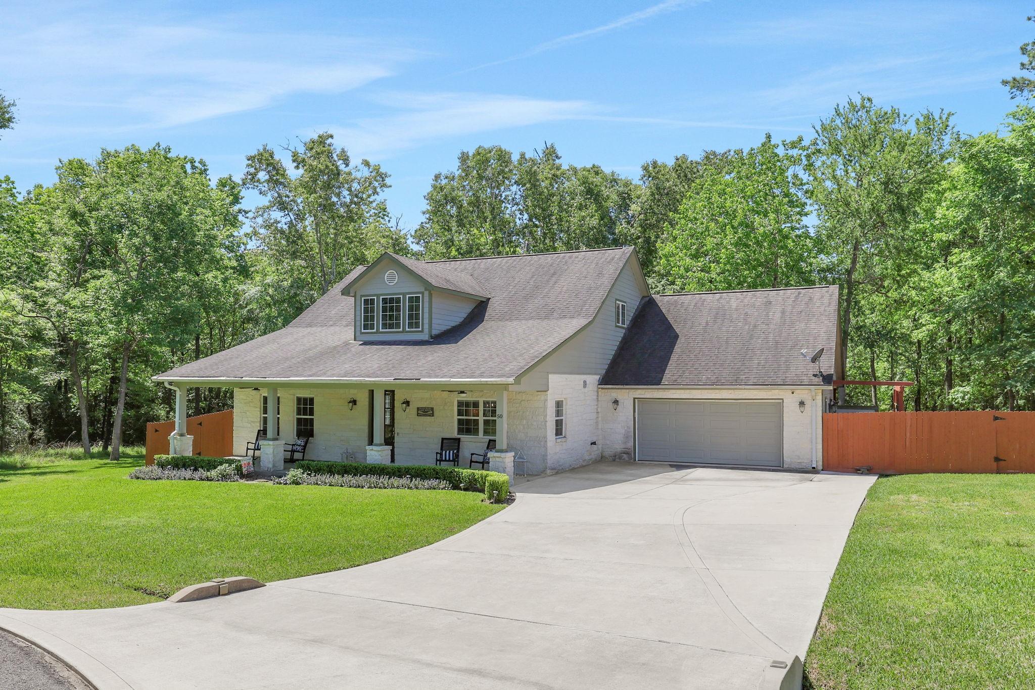Image 2: This home is on a quiet cul de sac and situated on