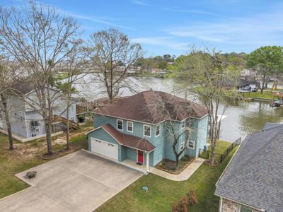 331 Holiday Lane