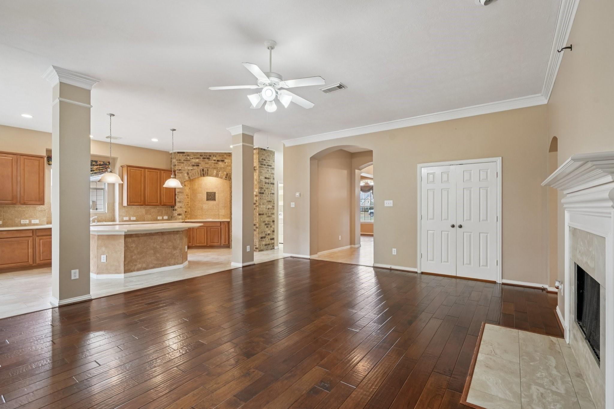 Image 1: Spacious family room with beautiful hardwood floor