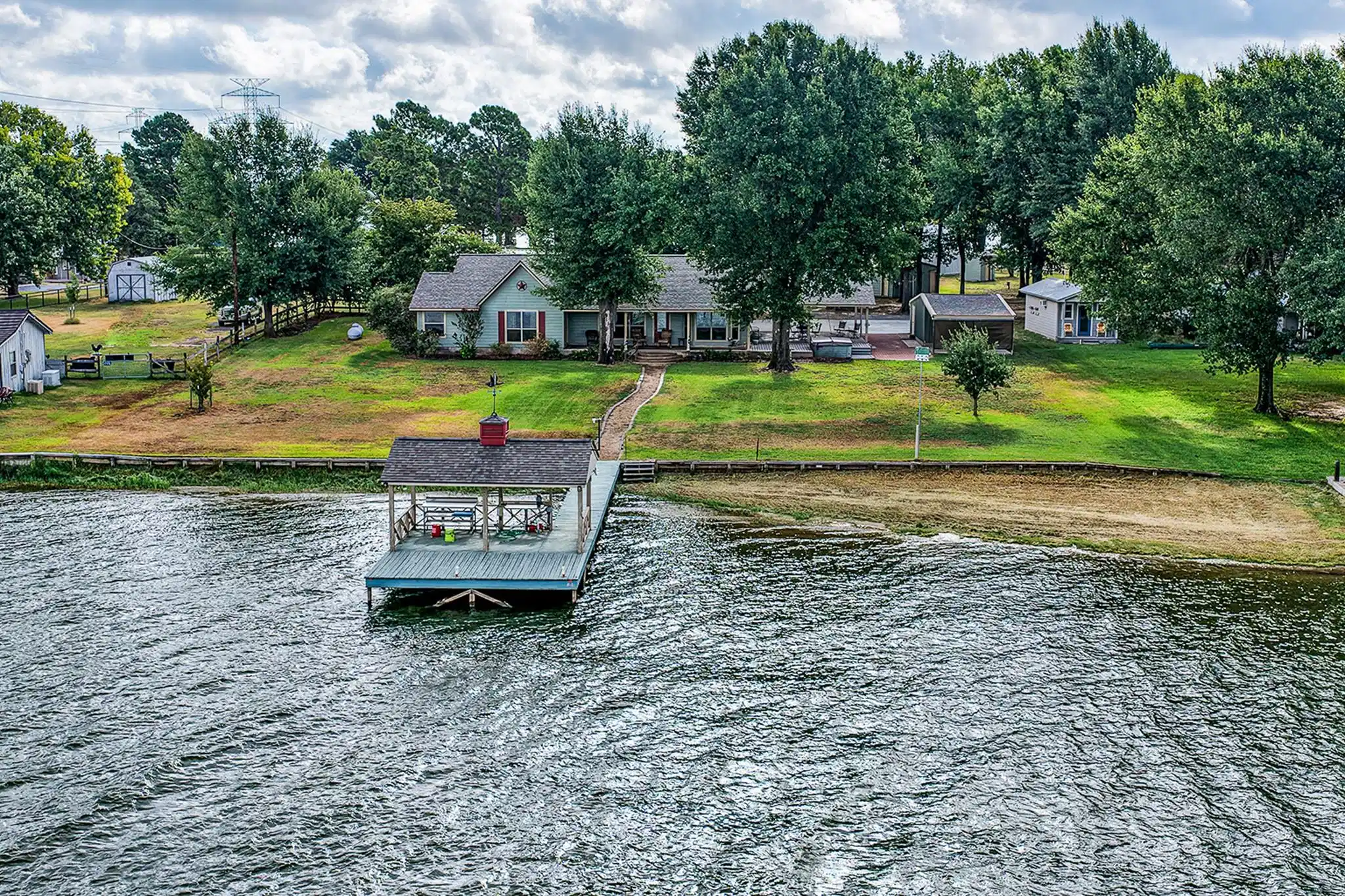Image 1: Waterfront Property on Lake Limestone