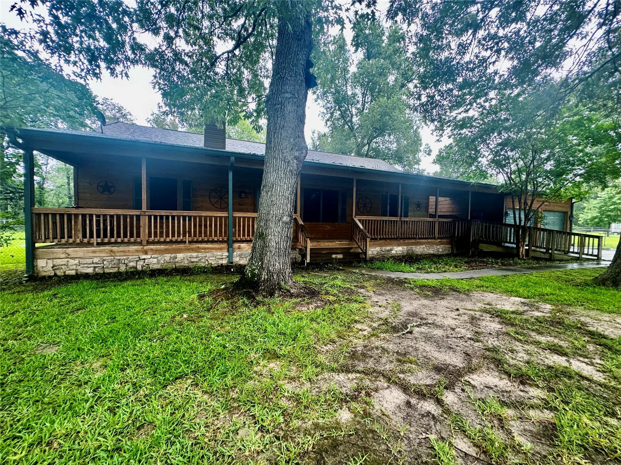 Image 2: Beautiful house in almost an acre lot