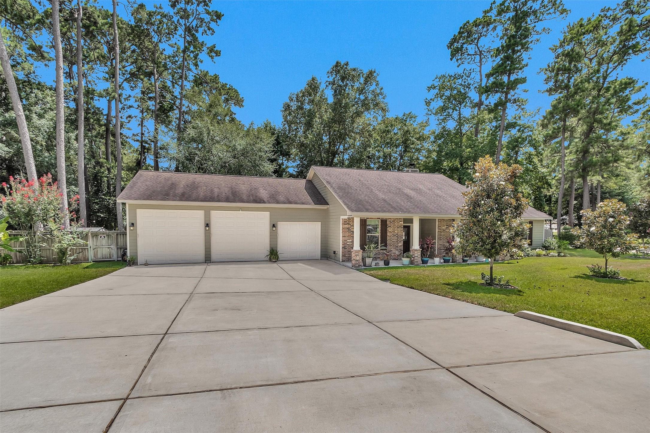 Image 1: Custom built one story home situated on over 1/3 a