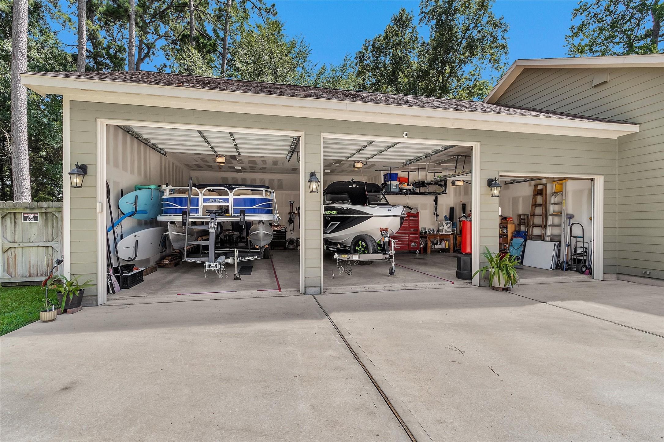 Image 2: Room for BOTH a pontoon and wake boat. No off site