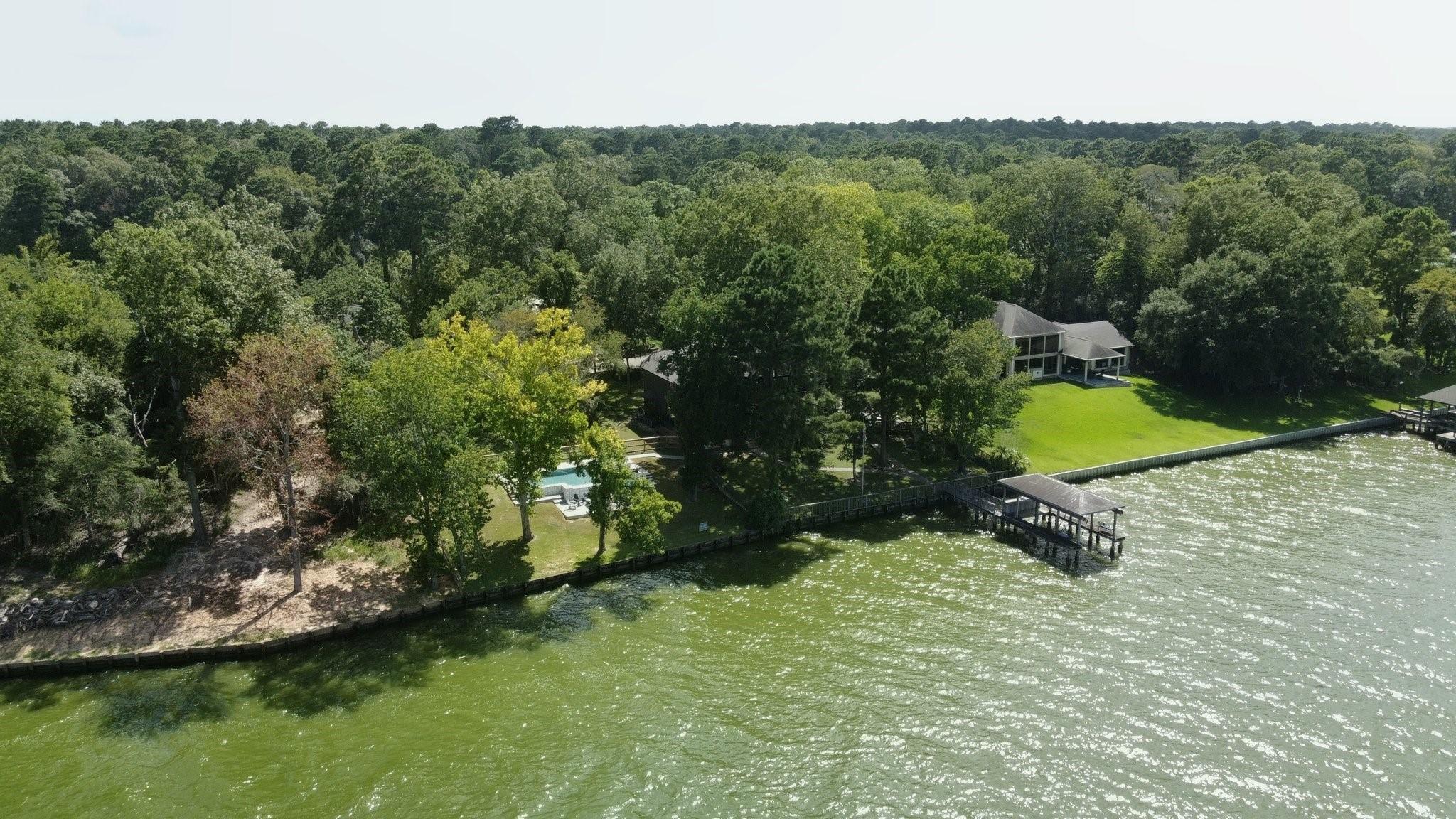 Image 1: Experience breathtaking 180-degree waterfront view
