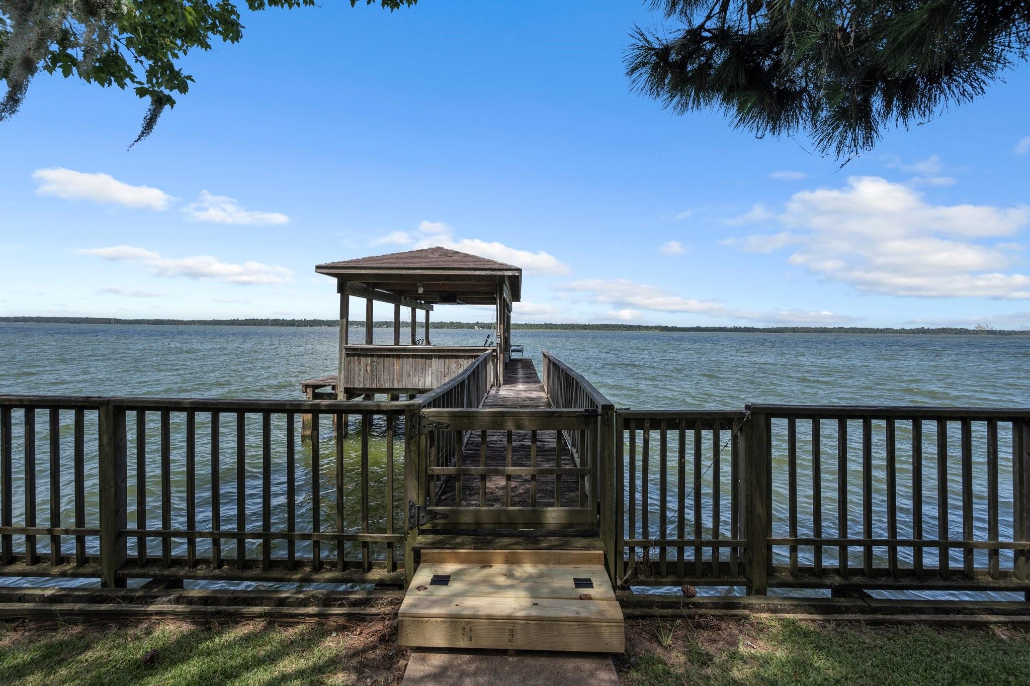 Image 2: Charming boathouse with a single stall, perfect fo