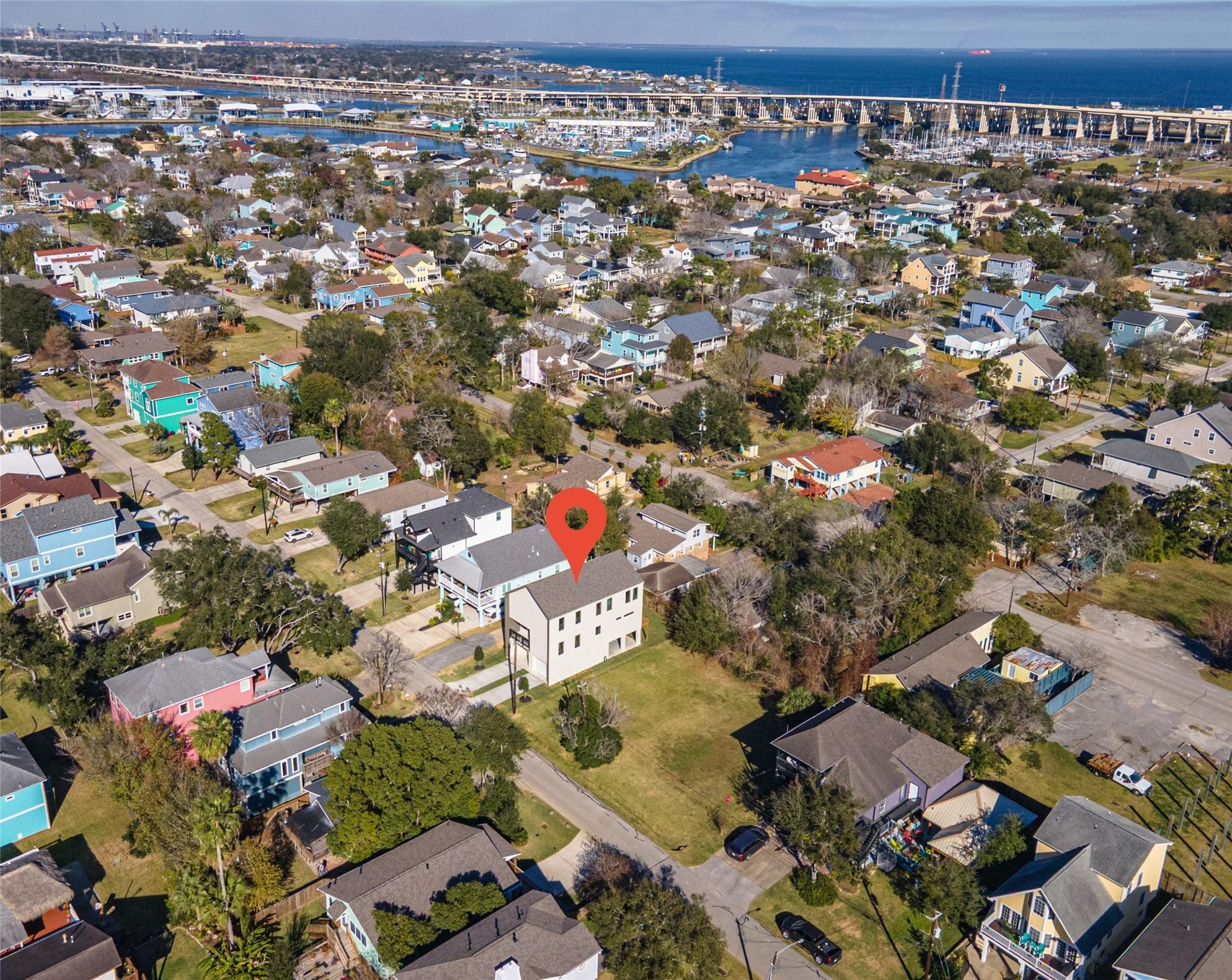 Image 4: Easy access to HWY 146 and ample amenities close b