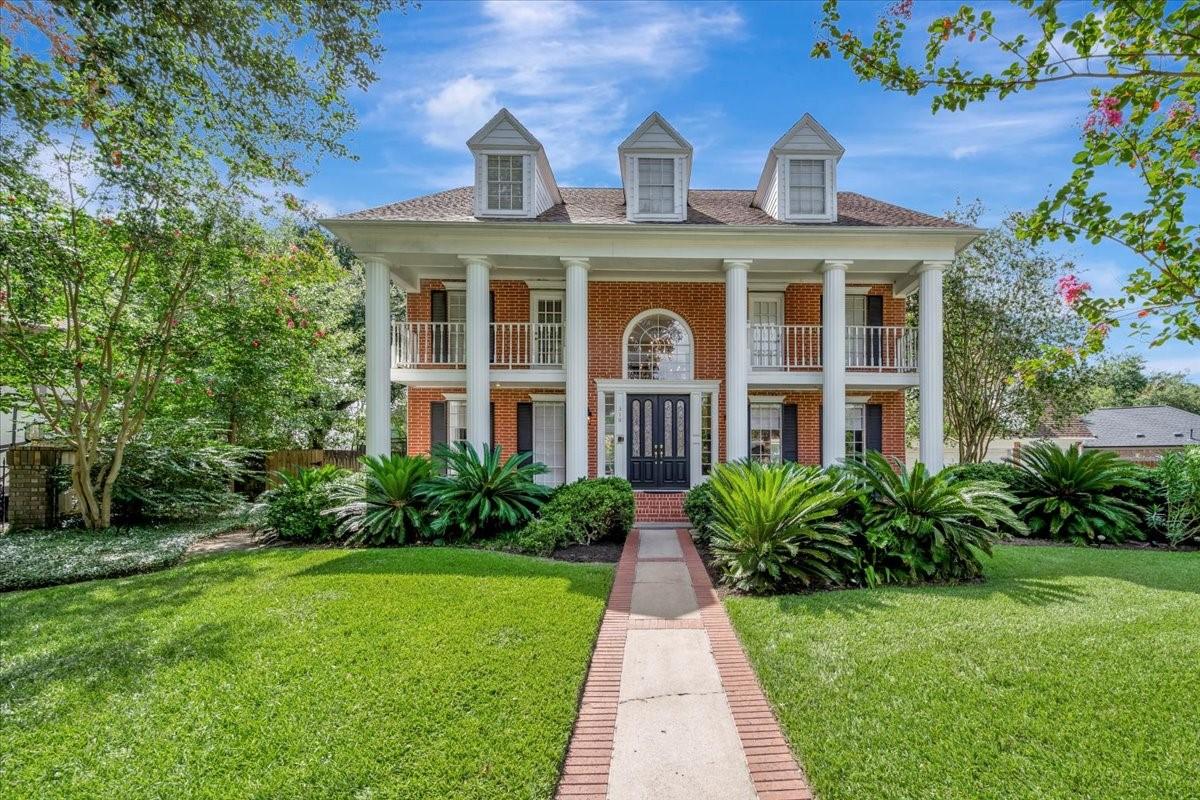 Image 1: Stately colonial 4-plus bedroom + office + loft +