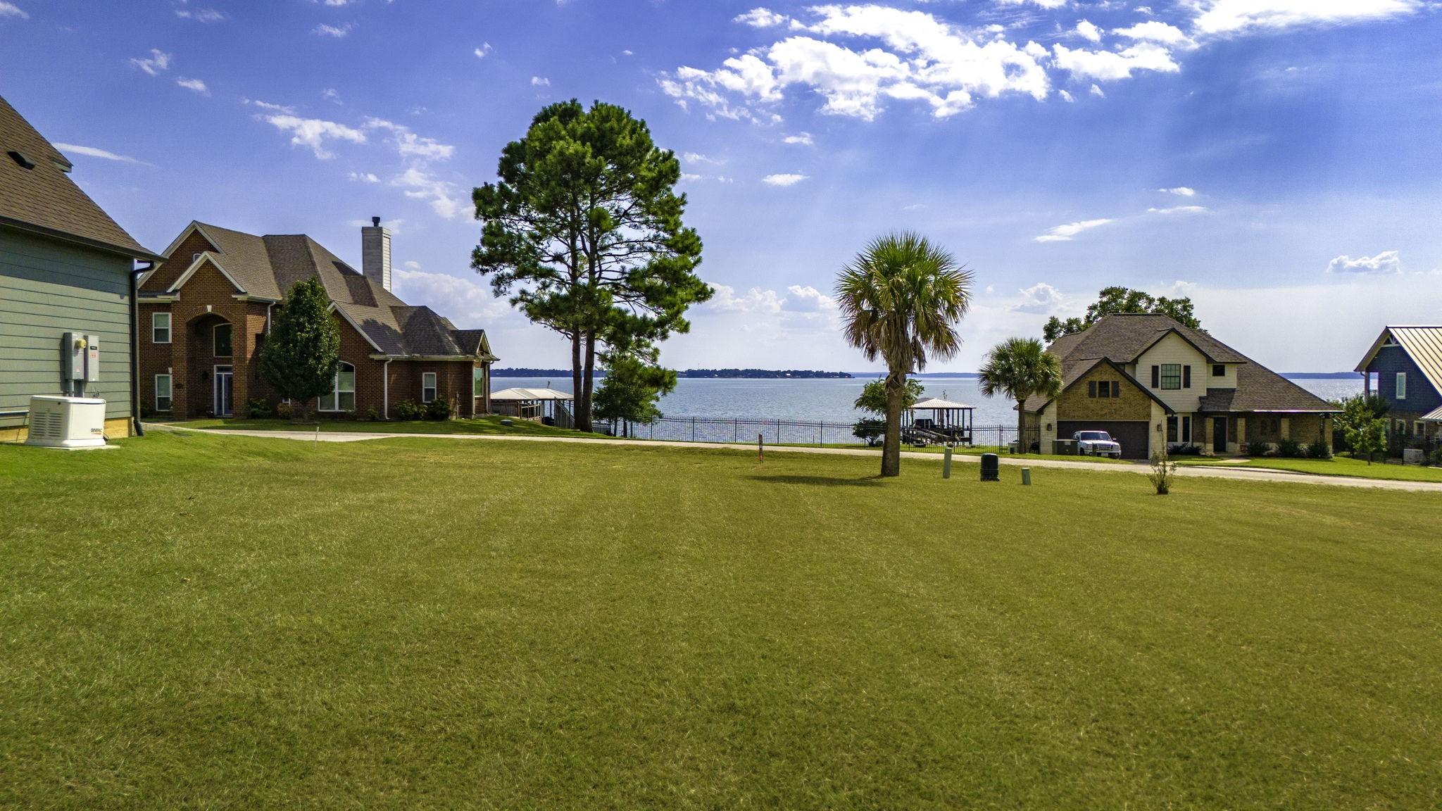 Image 4: Another view from Lot 14 overlooking Lake Livingst