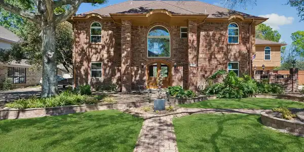 1835 Raintree Circle