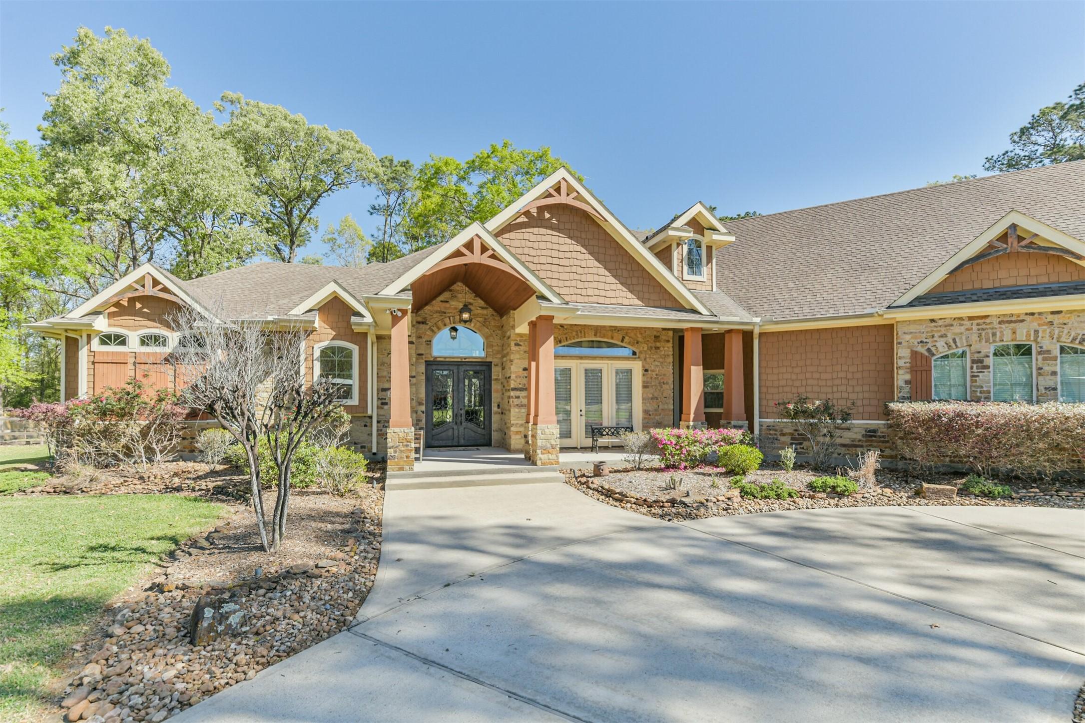 Image 3: Breathtaking elevation sure to impress.