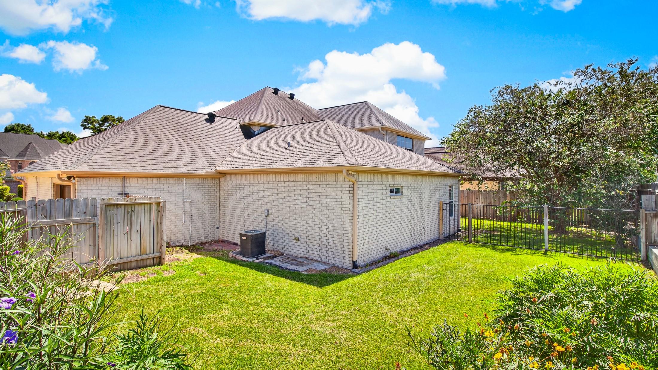 Image 4: Nicely sized fenced backyard, split by wooden and