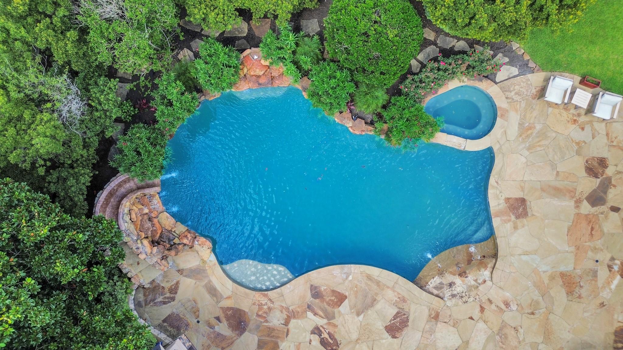 Image 3: See list of UPGRADES! Easy access to Kingwood Driv