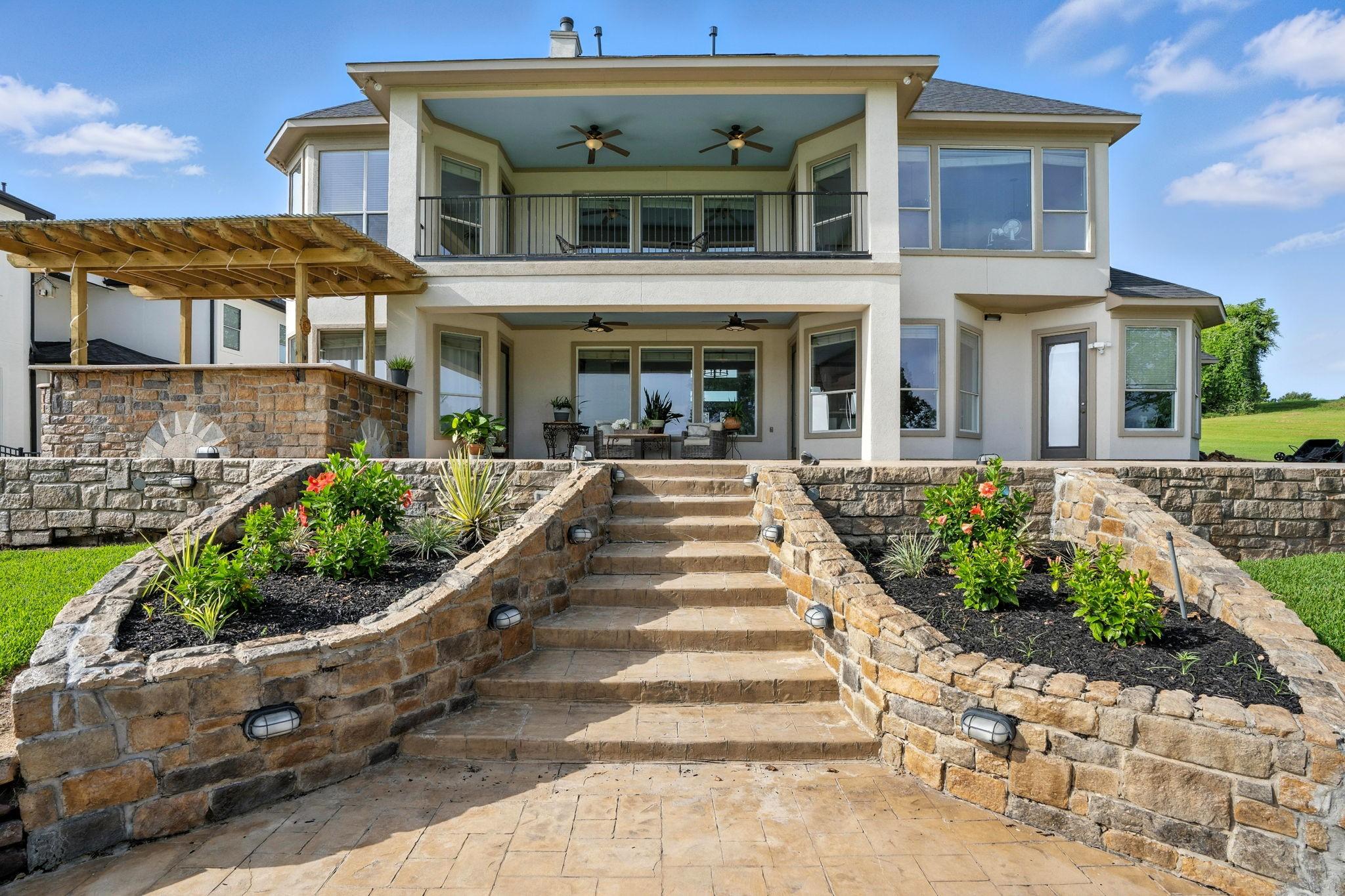 Image 1: Welcome to 18984 Harbor Side Dr