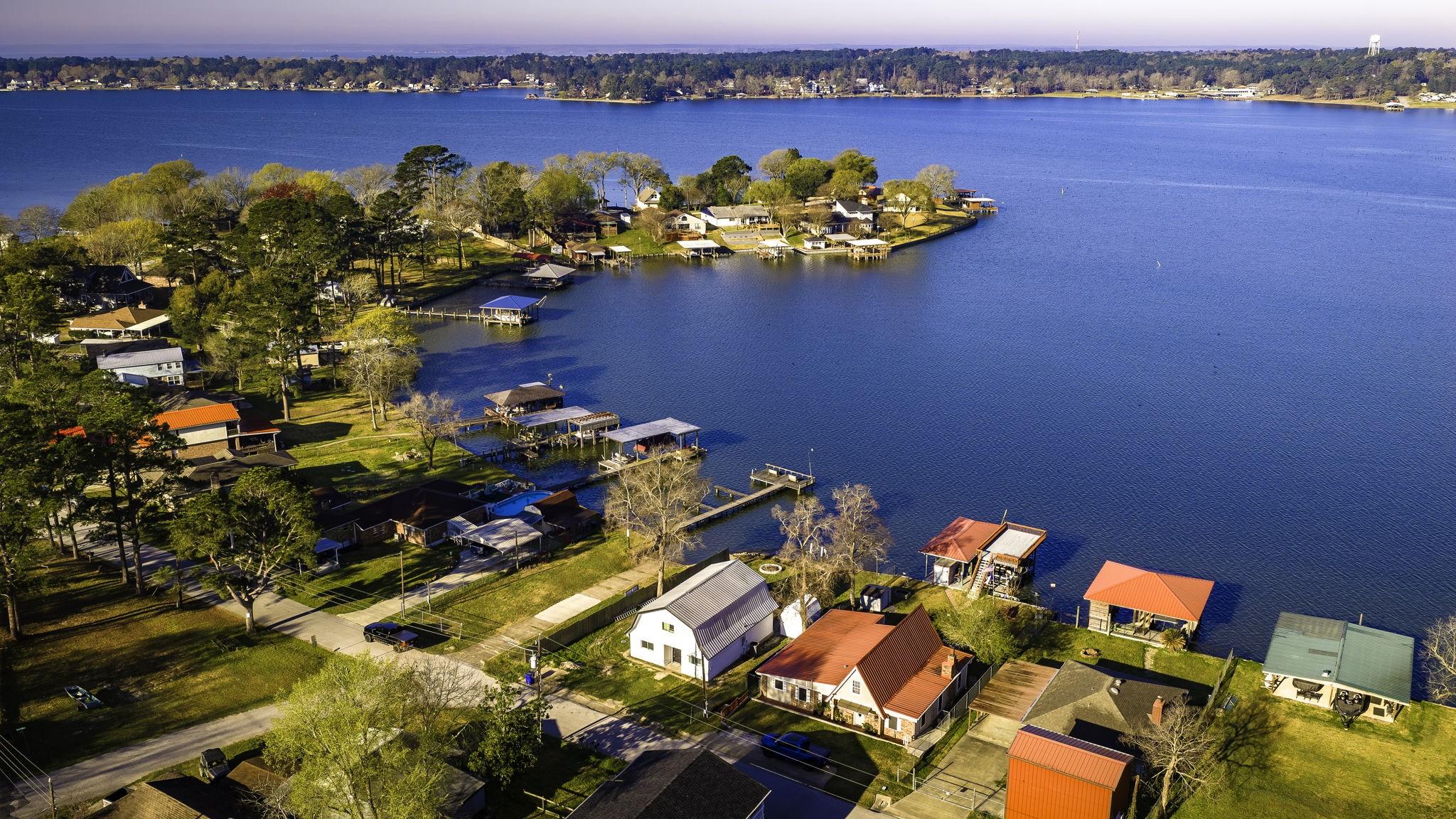 Image 1: The White Barn Style - Cutest Waterfront