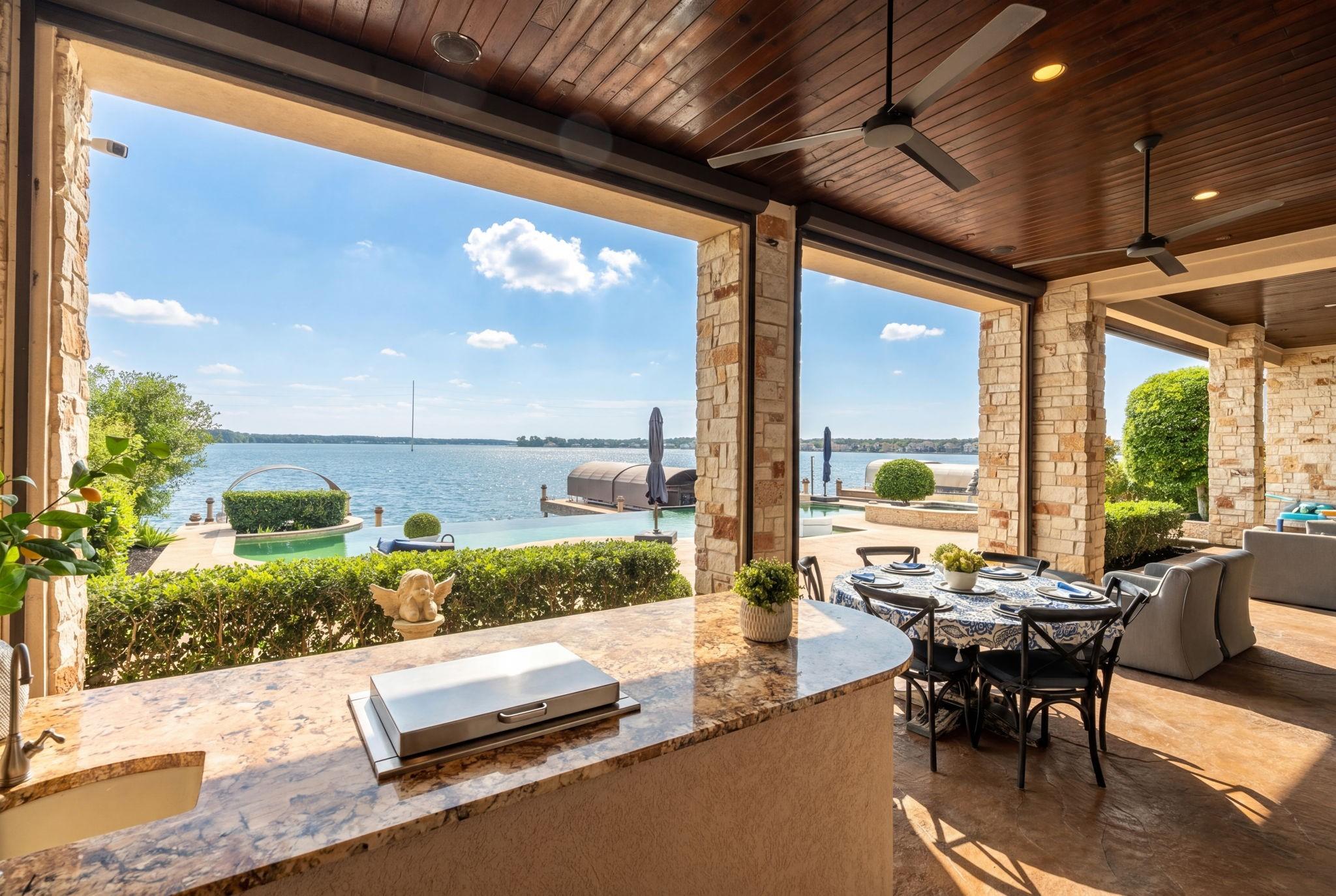 Image 2: SPECTACULAR OPEN LAKE VIEWS
