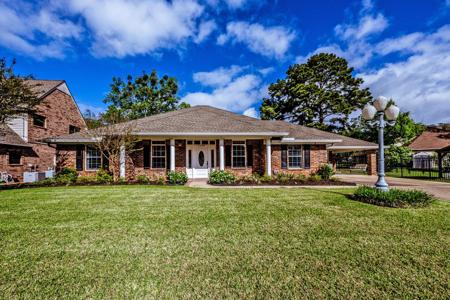 1106 Lakeside Drive