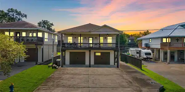 4421 Shady Lake Drive