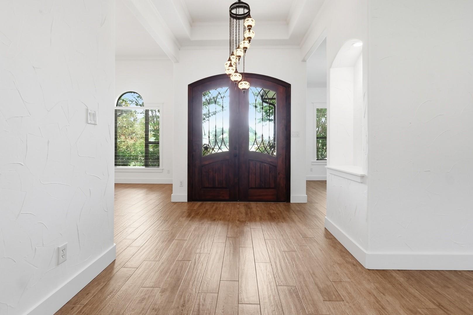 Image 4: Foyer