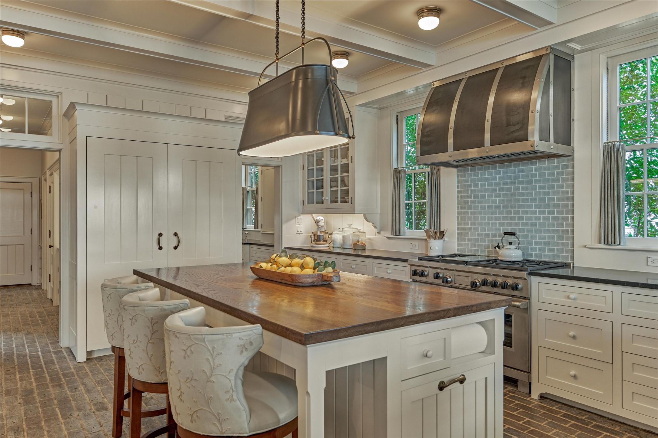 Image 4: The show kitchen and extensive catering kitchen ar