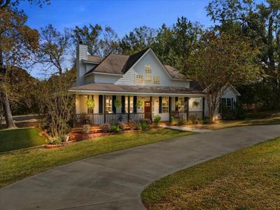 880 Paradise Drive