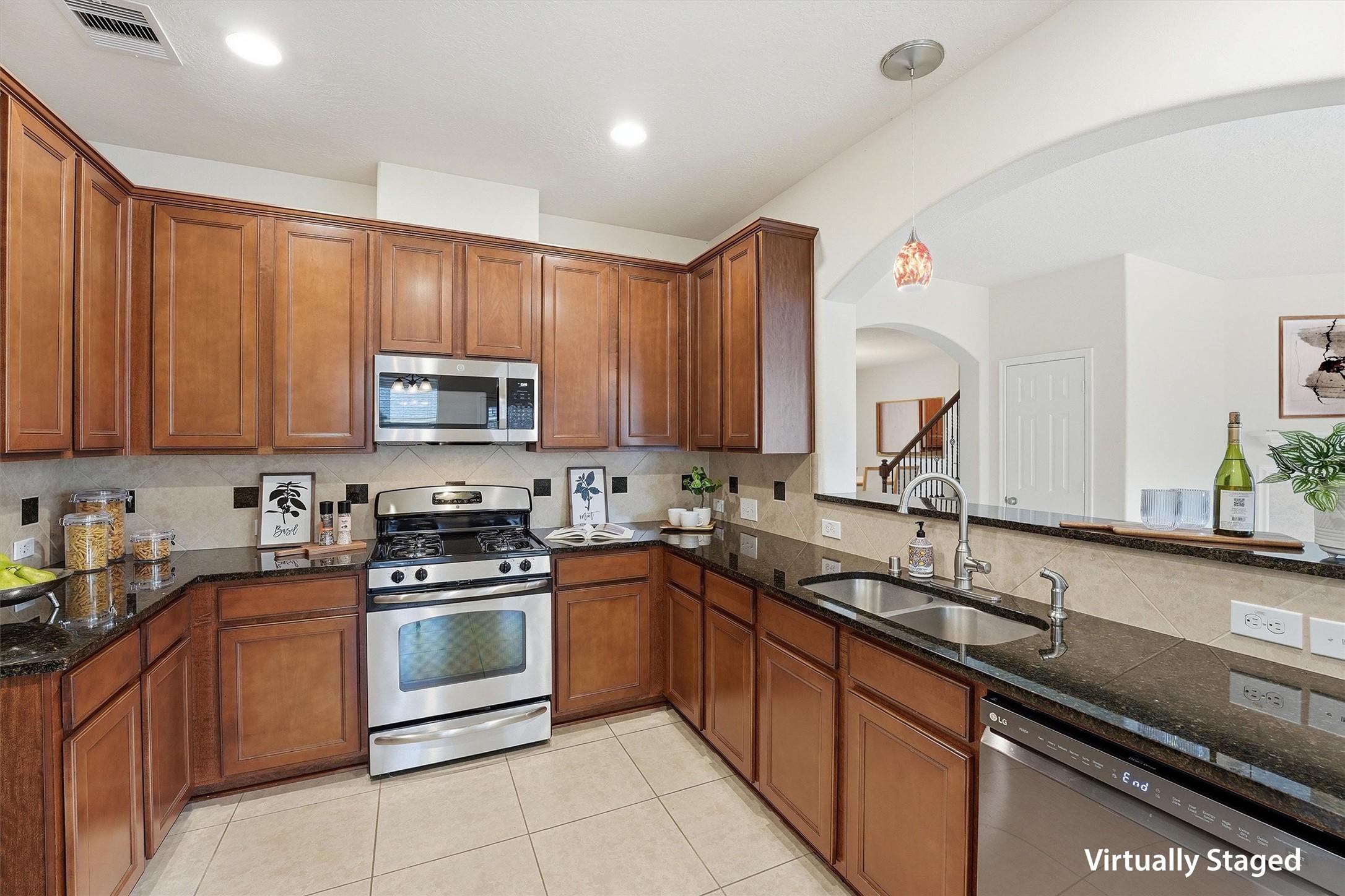 Image 4: Kitchen