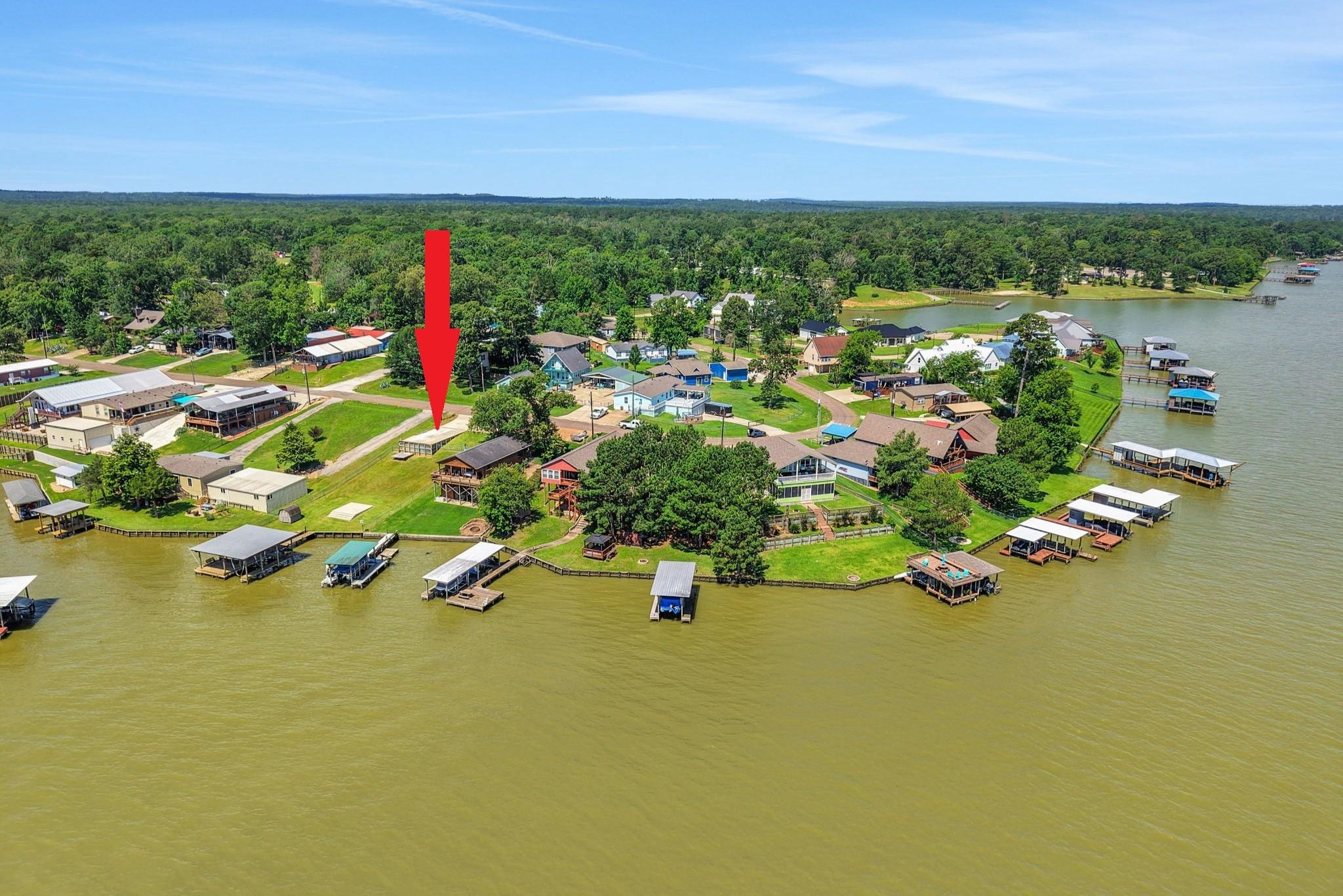 Image 2: Located in the gated community of Holiday Villages
