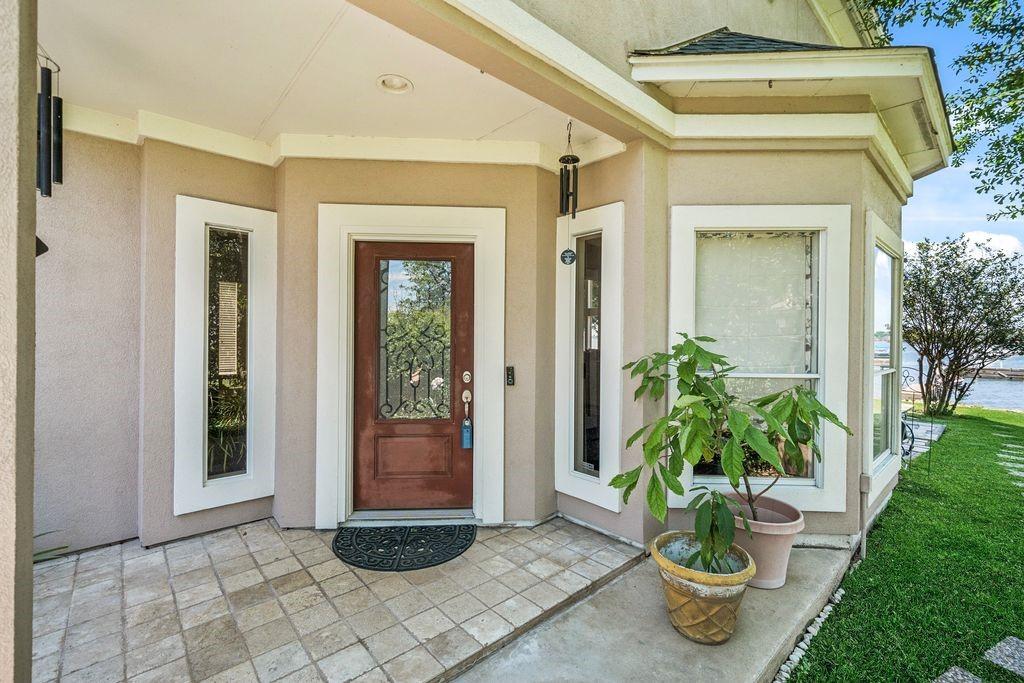 Image 4: Wow. Spacious open concept living with a soaring w