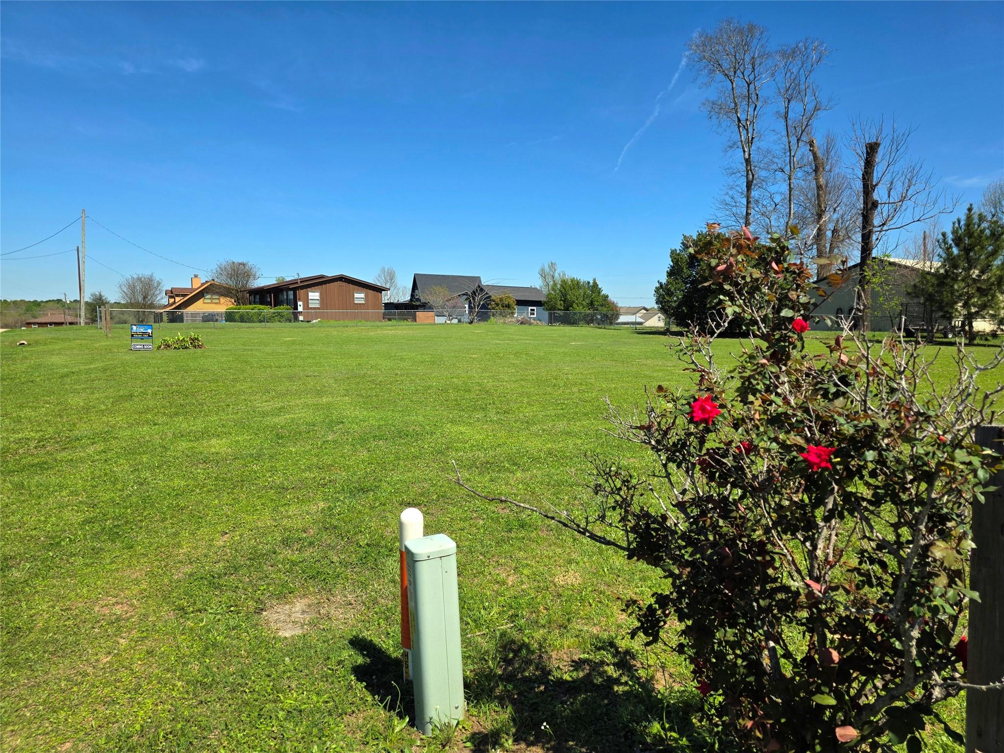 Image 2: Picture featuring 3 beatiful lots, small slope for