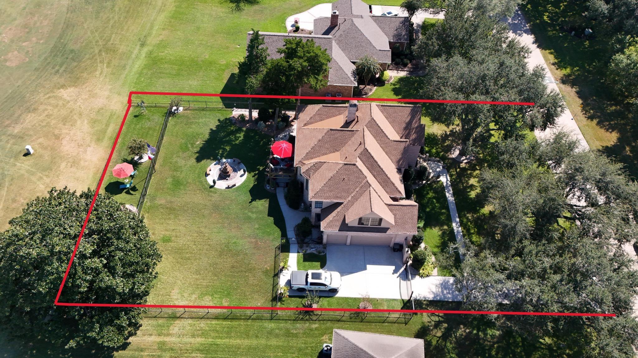 Image 3: Bird&rsquo;s-eye view outlining the spacious lot backing