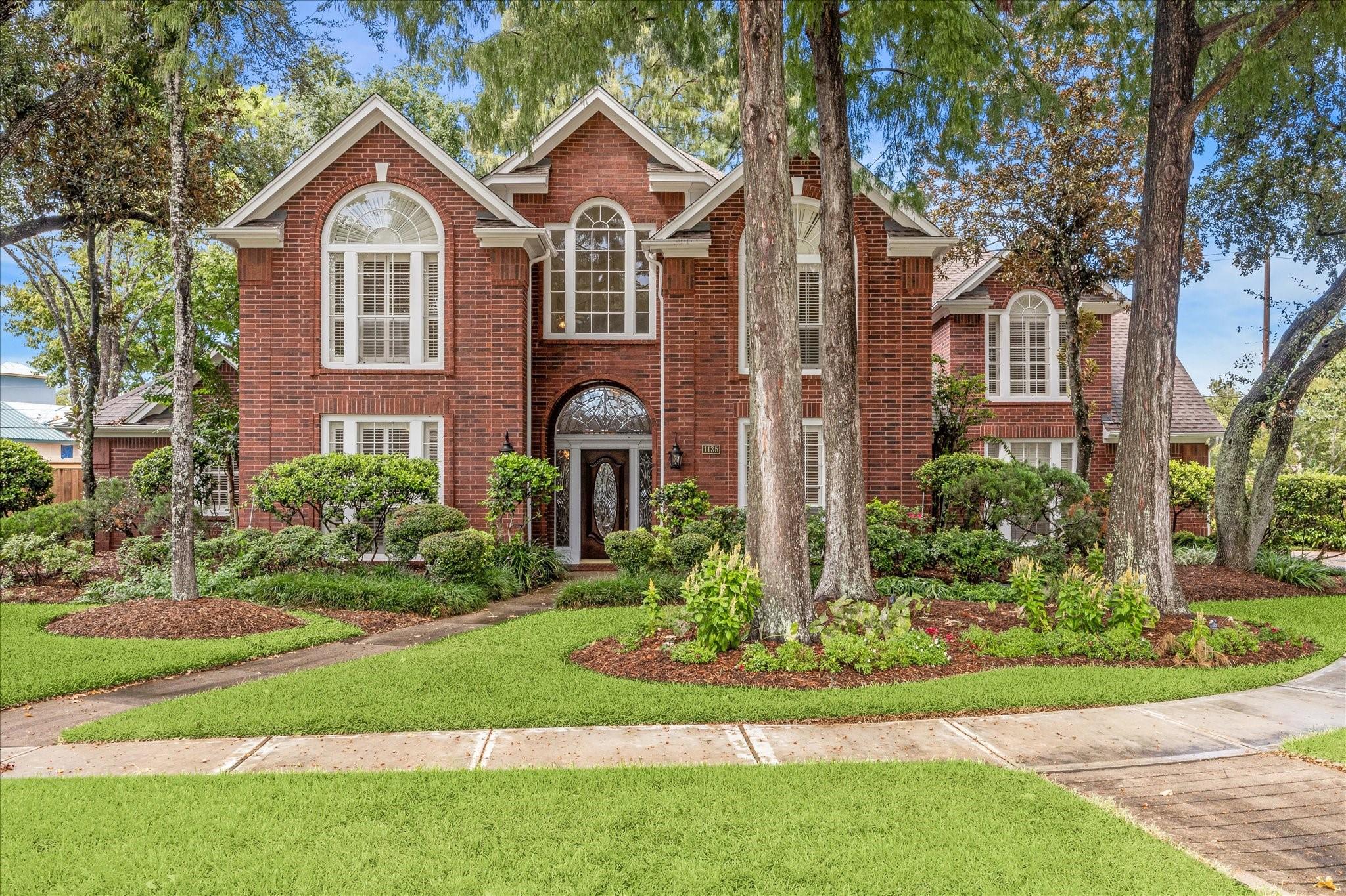 Image 1: Beautiful and spacious home in Kirbywoods subdivis