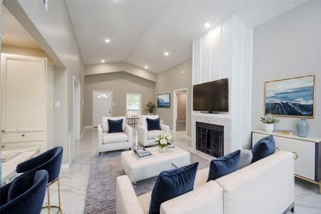 22418 E Shorewood Loop
