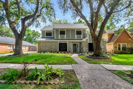 1706 W Hedgecroft Drive
