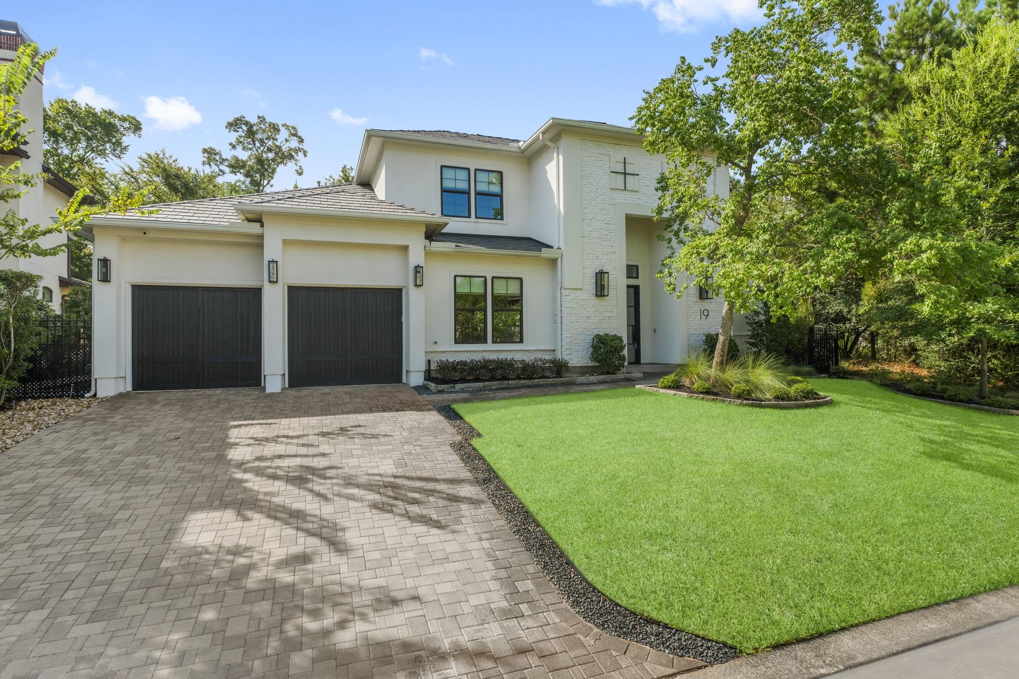 Image 3: Modern sensibility and sophisticated curb appeal.