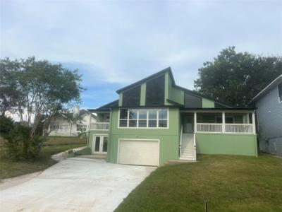 311 Edgewater Drive W