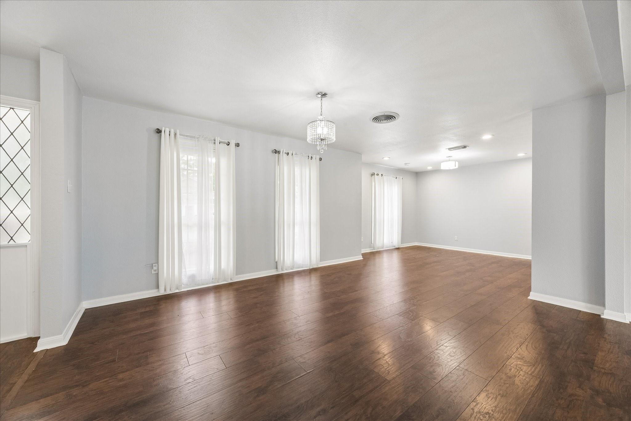 Image 4: This view is at the left of the entry way and show